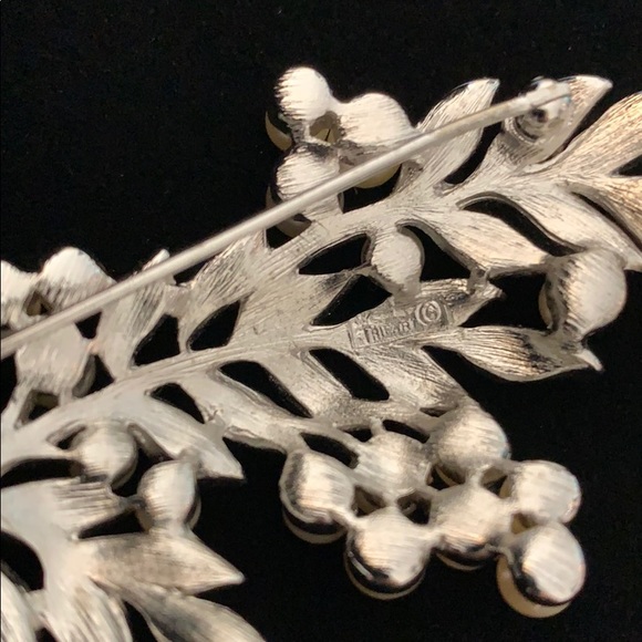 Mid Century Vintage Crown Trifari brooch - Picture 5 of 7